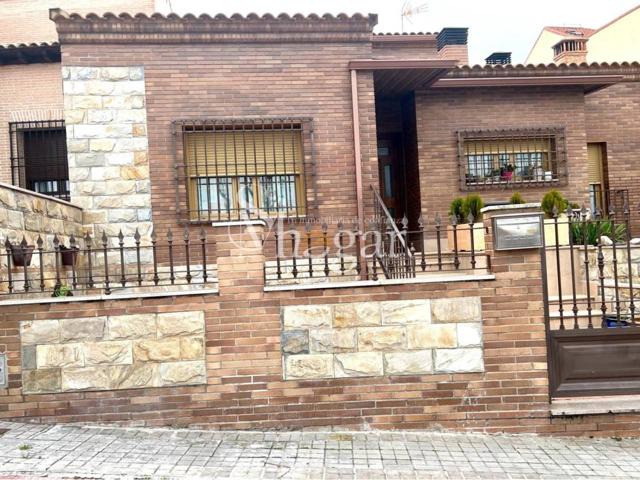 Villa En venta en Seleccionar photo 0