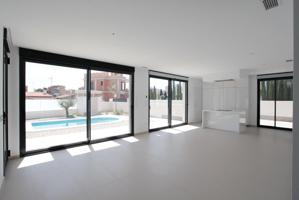 Casa - Chalet en venta en El Campello de 440 m2 photo 0