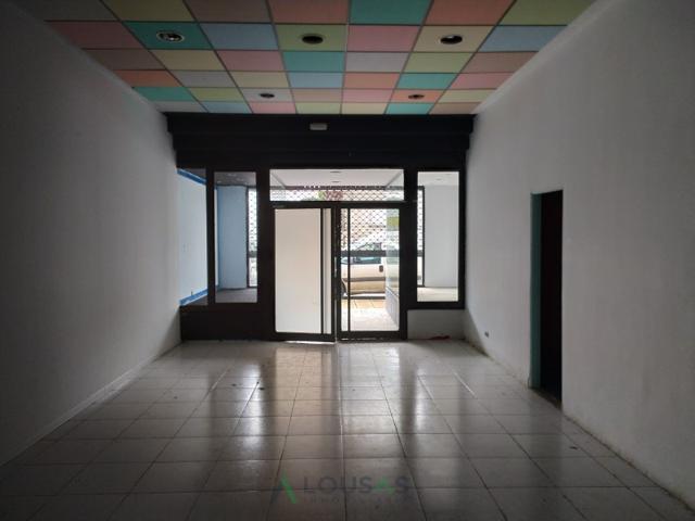 Local En venta en Lugo photo 0