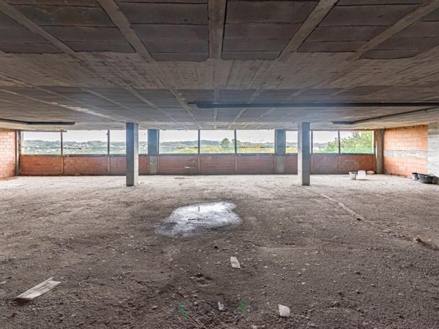 Local En venta en Lugo photo 0