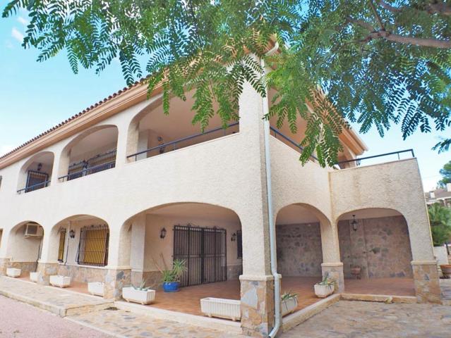 Chalet en finca de 10.000 m2 ubicada en el entorno residencial Loma Badá. photo 0