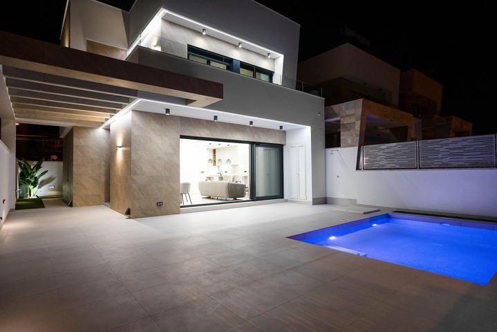 Casa En venta en Las Filipinas, San Miguel De Salinas photo 0