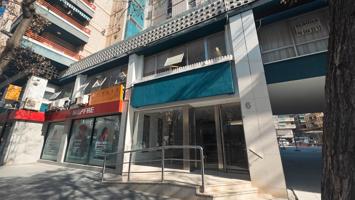 Entresuelo comercial en venta en Elche, Alicante photo 0