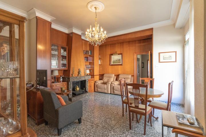 Amplia Vivienda con bajo, Jardín, y grandes posibilidades de adaptarla a tu estilo photo 0