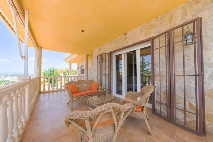 Exclusivo Chalet de Lujo en El Coto: Elegancia y Comodidad photo 0