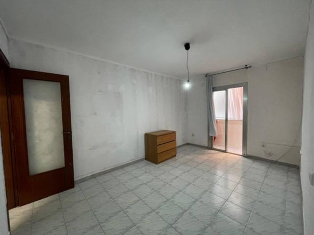 Piso en venta en Pubilla Cases(08906) photo 0