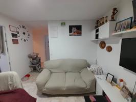 Piso en venta en Pubilla Cases(08906) photo 0