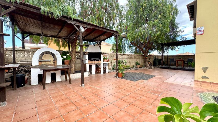 Villa En venta en Arona photo 0