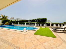 Villa En venta en Adeje photo 0