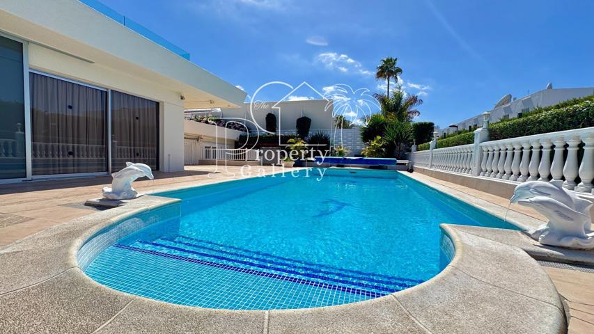Villa En venta en Adeje photo 0