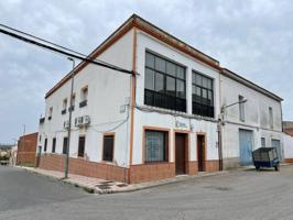 Edificio Mixto. Piso con garaje más 2 Locales Calle Francisco Pizarro (Oliva de la Frontera). photo 0