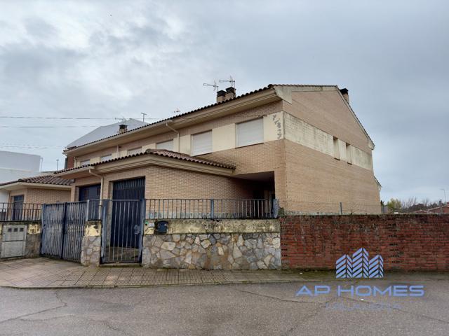 Villa En venta en Mejorada photo 0