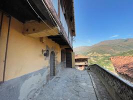 Casa de pueblo, Horreo y parcela en Pola de Lena a reformar photo 0