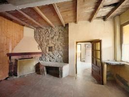 Casa de pueblo, Horreo y parcela en Pola de Lena a reformar photo 0