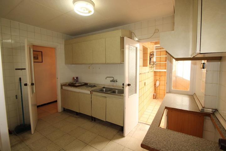 ¡Oportunidad única junto a El Corte Inglés! 5º piso con encanto y vistas para reformar a tu gusto. photo 0