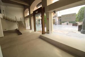 Exclusivo Local Comercial en Plaza Castellini: Un Espacio con Carácter y Potencial Ilimitado photo 0