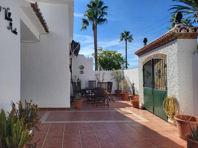 Chalet independiente de estilo andaluz en venta a 100 metros del centro de Benalmádena Pueblo photo 0