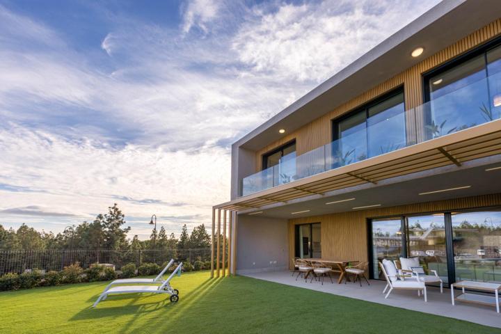 Casa pareada con terraza soleada y vistas abiertas al mar en Mijas Costa photo 0