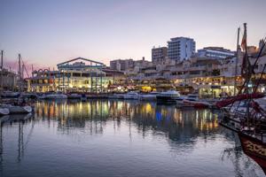 Piso con terraza privada y excelente ubicación en Puerto Marina - Benalmadena photo 0