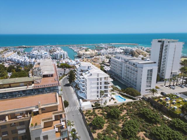 Piso luminoso con terraza privada en el corazón de Puerto Marina – Benalmádena photo 0