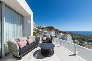 Ático dúplex con terrazas y vista al mar en Benalmádena photo 0