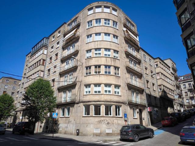 Piso de 4 habitaciones en Avda. de Zamora, Ourense photo 0