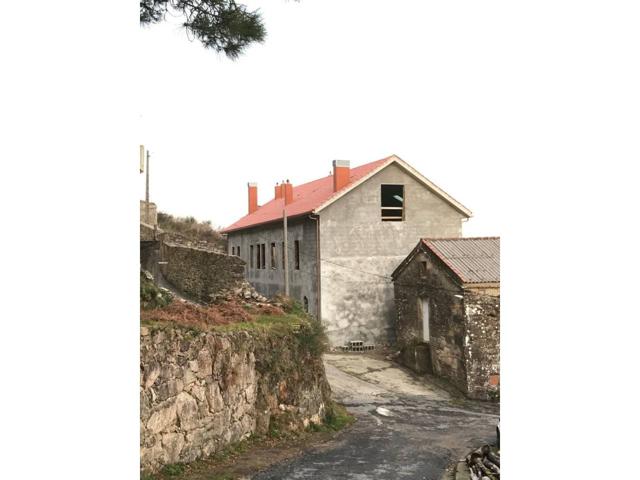 TERRENO CON CONSTRUCCIÓN CON LICENCIA Y PROYECTO PARA 7 APARTAMENTOS CON JARDIN EN O FREIXO, OUTES. photo 0