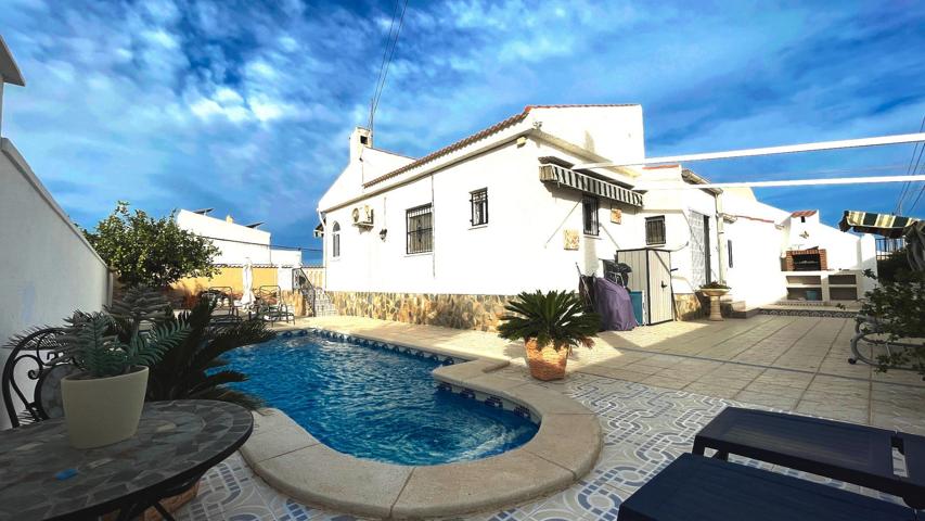 Villa En venta en Torrevieja photo 0