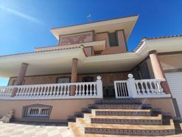 MAGNIFICO CHALET URBANO A 10 MINUTOS DE ALICANTE photo 0