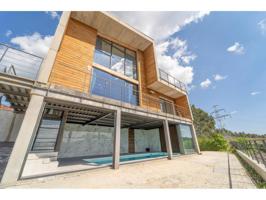 Casa exclusiva casa de diseño con piscina interior, techos de 7 metros altura y vistas panorámicas en Torrelles de Llobr photo 0