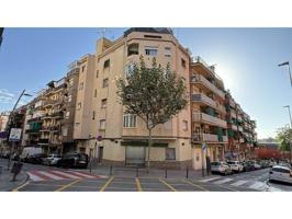 Edificio de uso mixto en venta en Calle dels Cedres photo 0