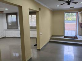 Local en Venta en Cornella de Llobregat photo 0