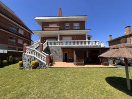 Chalet unifamiliar en venta en Palau-solità i Plegamans photo 0
