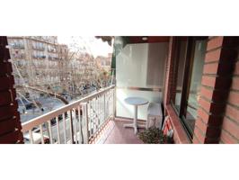 Piso en venta en Sants-Badal photo 0