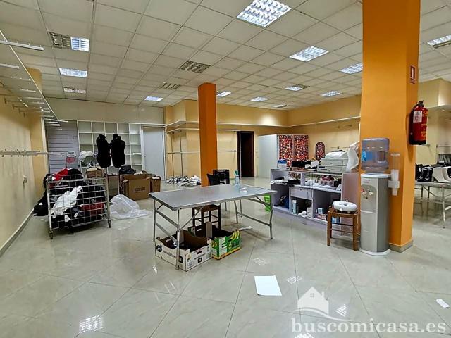 Magnífico y gran local comercial photo 0