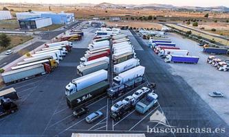 Plazas de parking para camiones y caravanas. photo 0
