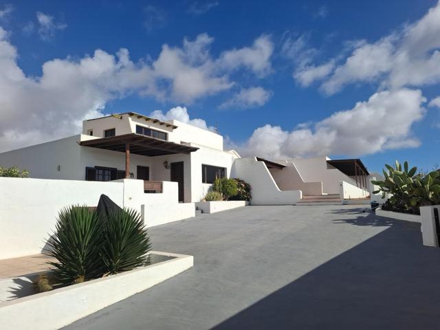 OPORTUNIDAD EN TAHICHE PROPIEDAD CON 6 APARTAMENTOS photo 0