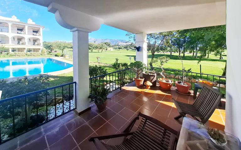 APARTAMENTO 3 Dorm., amplia TERRAZA, vista DESPEJADA al GOLF!! Piscinas, garaje y trastero!! photo 0
