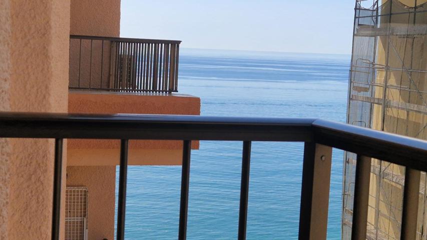 Moderno piso reformado a estrenar frente al mar en Fuengirola photo 0