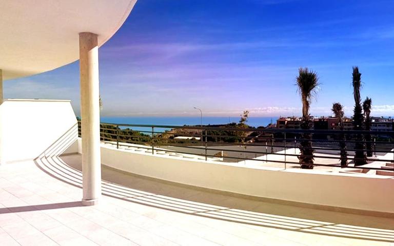 Piso A ESTRENAR, 3 DORM. 2 TERRAZAS AMPLIAS , PISCINA, JARDINES y VISTAS AL MAR, 2 garajes y trastero!!! photo 0