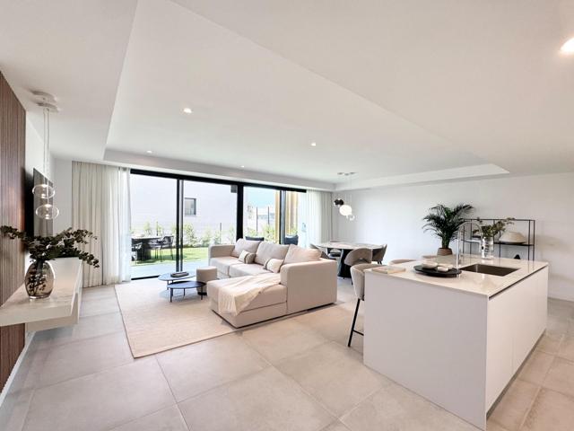 CHALET de 4 DORM y ENTREGA INMEDIATA! en Mijas Costa, jardín, terrazas, PISCINA!! a PASOS de la PLAYA!!! photo 0