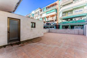 Piso en venta en centro Castelldefels con 100 m2 de terraza photo 0