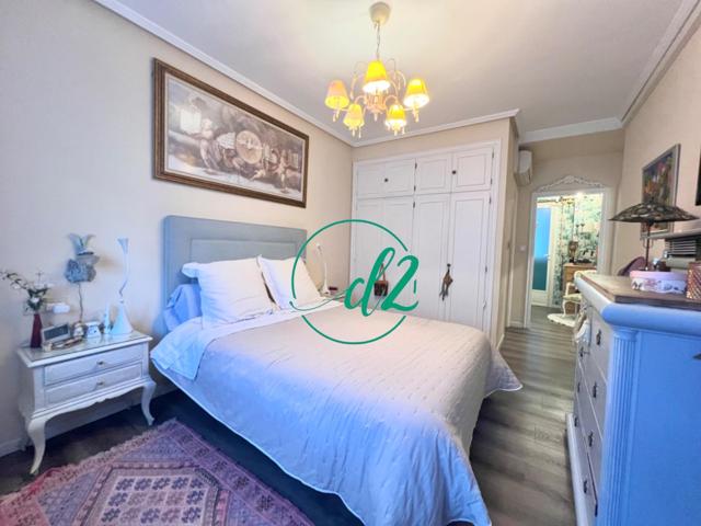 SE VENDE AMPLIO Y ACOGEDOR PISO CON PLAZA DE GARAJE CERRADA EN EL CENTRO. REF 1330 photo 0