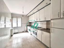 SE VENDE LUMINOSO PISO CON PLAZA DE GARAJE EN EL CASCO HISTORICO DE OURENSE. REF 1396 photo 0