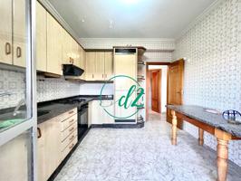 SE VENDE AMPLIO Y LUMINOSO PISO CON PLAZA DE GARAJE EN CELANOVA. REF 1399 photo 0