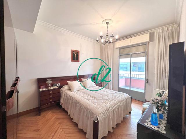 SE VENDE AMPLIO PISO A REFORMAR COMPLETAMENTE EXTERIOR EN LA ZONA DE A PONTE. REF1401 photo 0