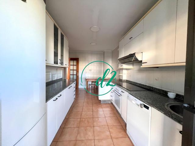 SE VENDE AMPLIO Y EXTERIOR PISO CON COMODA PLAZA DE GARAJE EN EL POSIO. REF 1405 photo 0