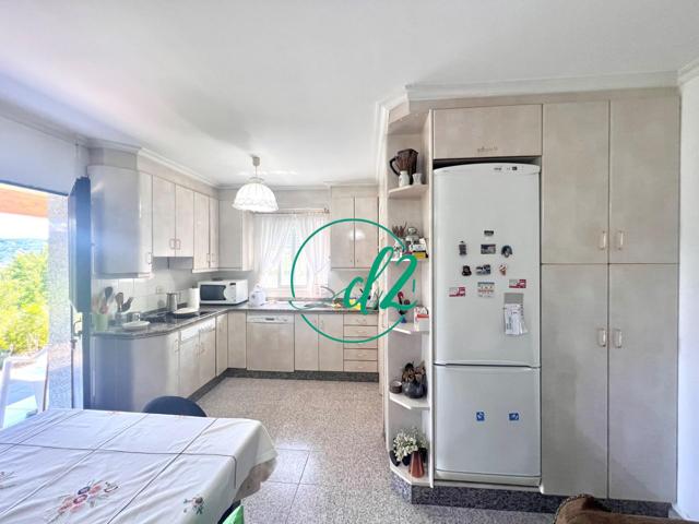 SE VENDE CASA RAS DE SUELO CON PARCELA DE + 8000M COMPLETAMENTE CERRADA A 10 MINUTOS DEL CENTRO DE LA CIUDAD. REF 1421 photo 0