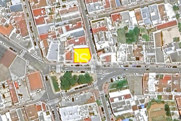 Solar urban de 211 m² que hace esquina en pleno centro de Ciutadella photo 0