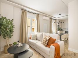 Piso En venta en Adelfas, Madrid photo 0